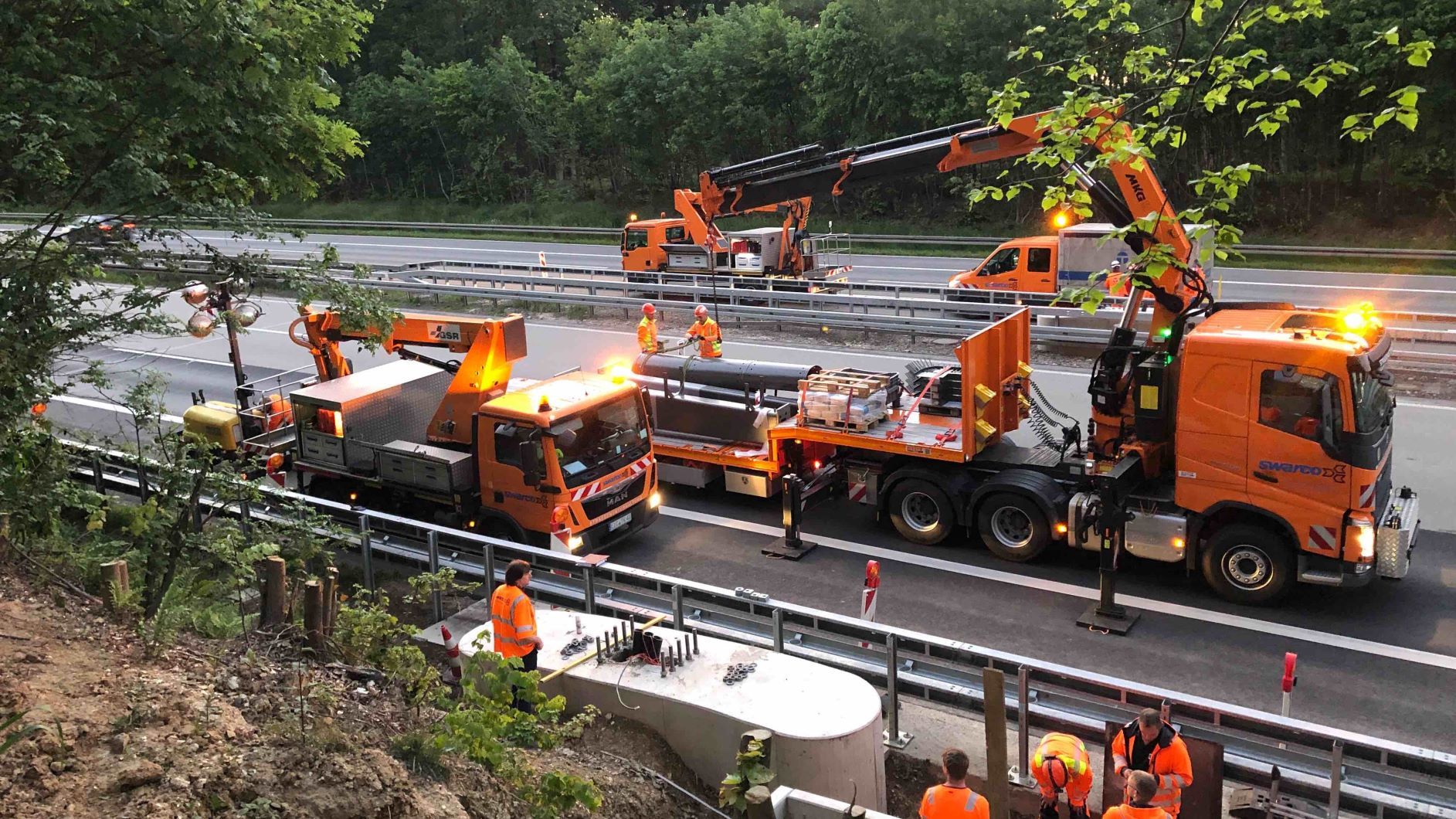 Traffic sign carrier construction