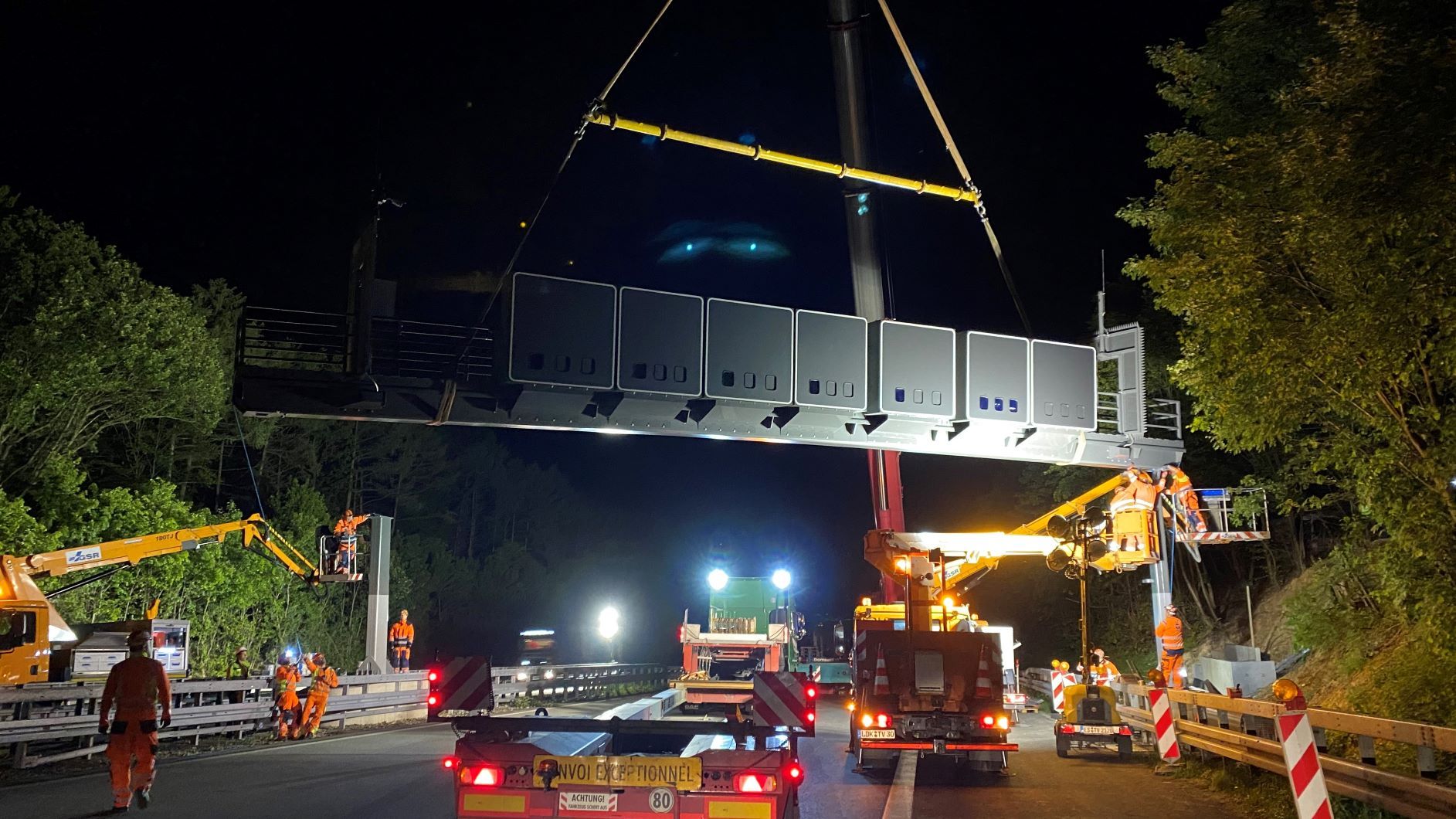 Traffic sign carrier construction