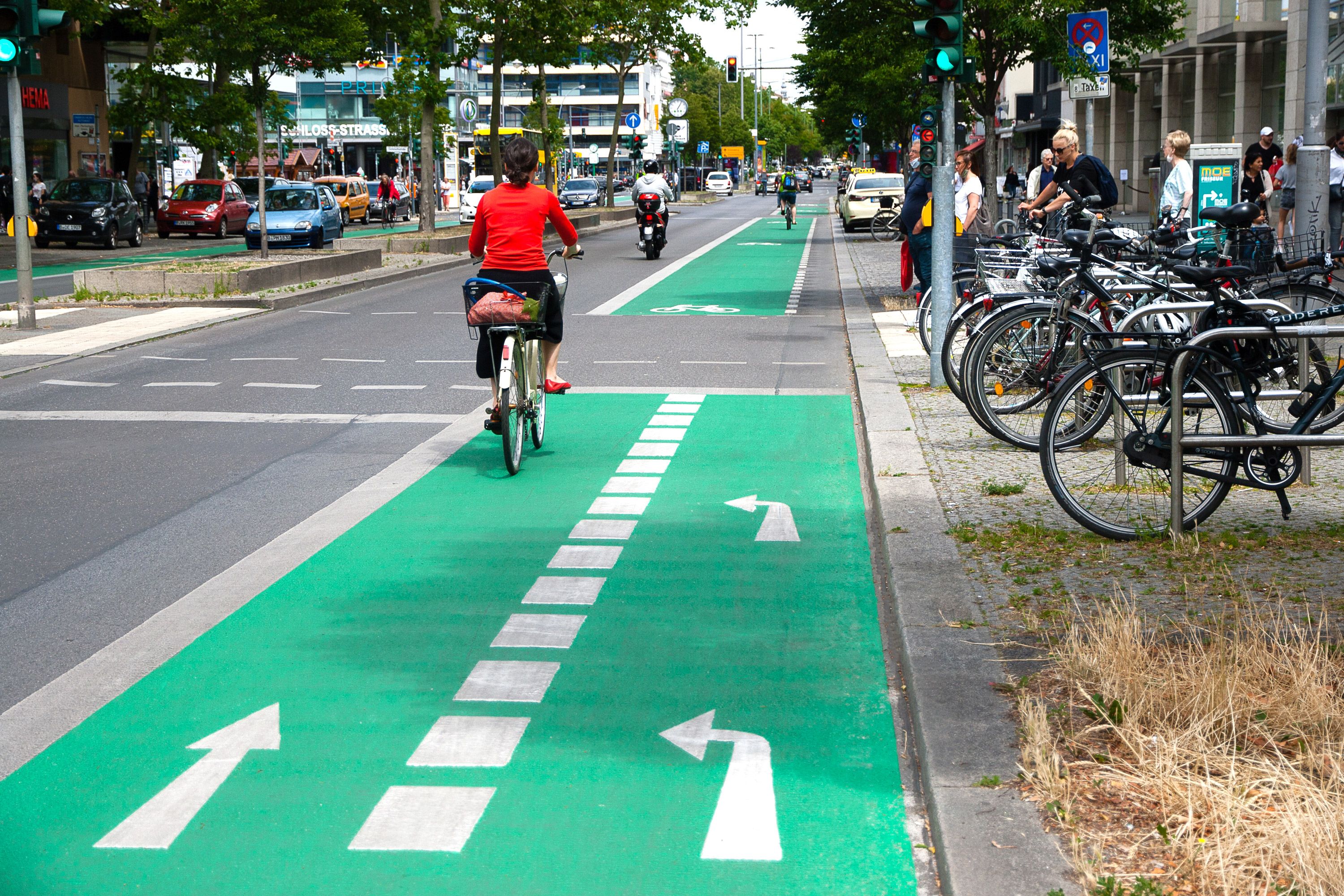 An Innovative System For Safe Bicycle Lanes SWARCO
