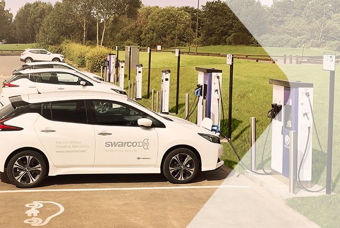 SWARCO Elektro-Autos parken und laden an Ladesäulen