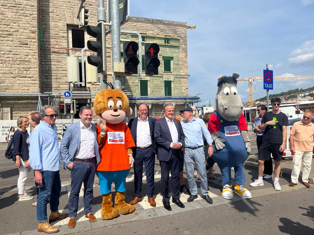 Überquerung der Äffle-und-Pferdle-Ampel in Stuttgart