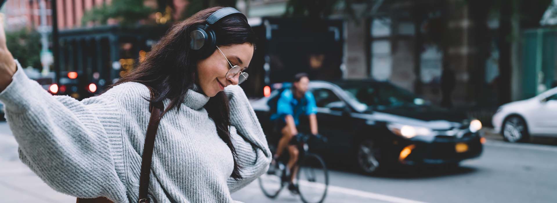 https://www.swarco.com/sites/default/files/public/revslider/image/MyCity-woman-urban-city_SS.jpg